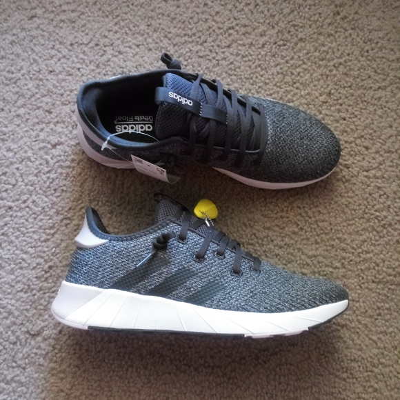 adidas Shoes - 👟 WOMENS Adidas Questar X Byd
